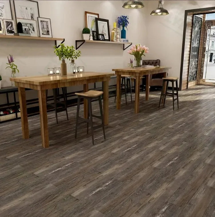Pegatina de Piso Vinílica con Diseño de Madera o Cemento – Autoadhesiva, Gruesa e Impermeable